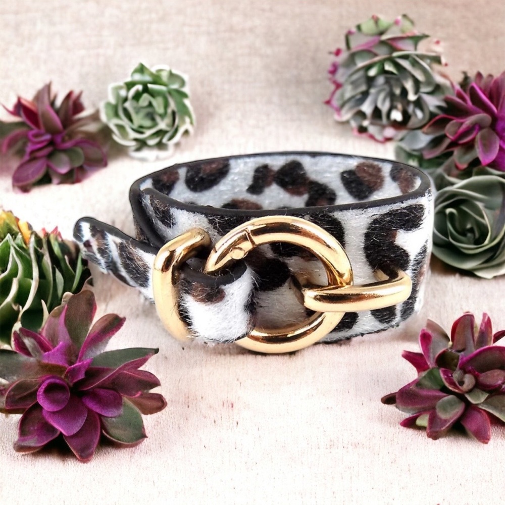 NWT WHITE LEOPARD FAUX FUR BUCKLE BRACELET